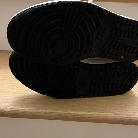 Air Jordan 1 Mid “Coconut Milk size 8.5 barely worn - Picture 3 of 4